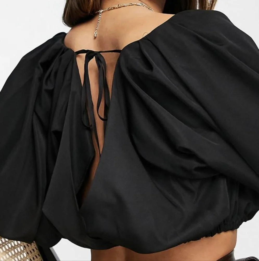 Black crop top...New with out tag black balloon sleeve crop top